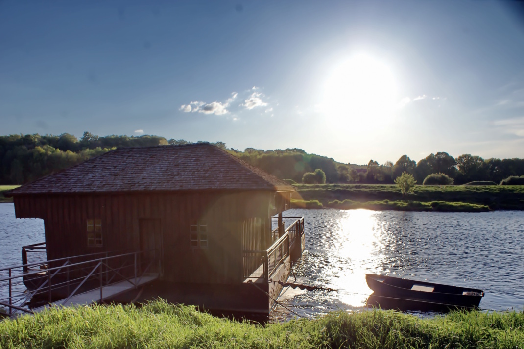 Die Schiffmühle in Grimma im Gegenlicht.