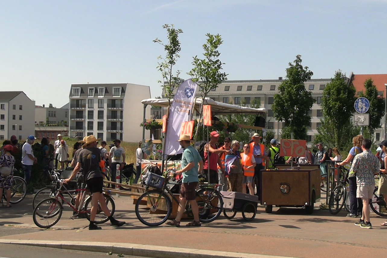 Verkehrswende Leipzig mit mobilen Bäumen