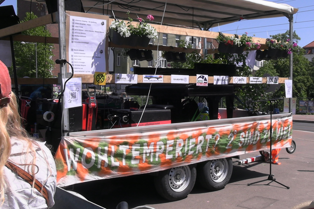 Wohltemperiert, der Anhänger mit dem Protestflügel