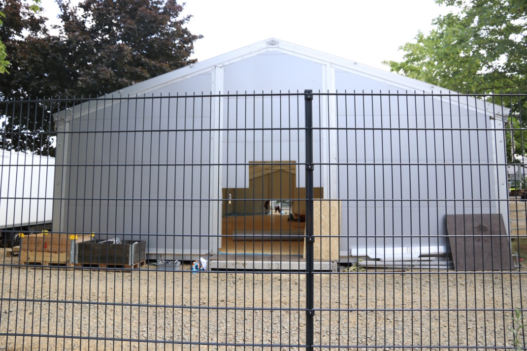 Zeltaufbau für eine Asylunterbringung an der Semmelweisstraße. Archivfoto: Sabine Eicker
