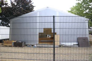 Zeltaufbau für eine Asylunterbringung an der Semmelweisstraße. Archivfoto: Sabine Eicker