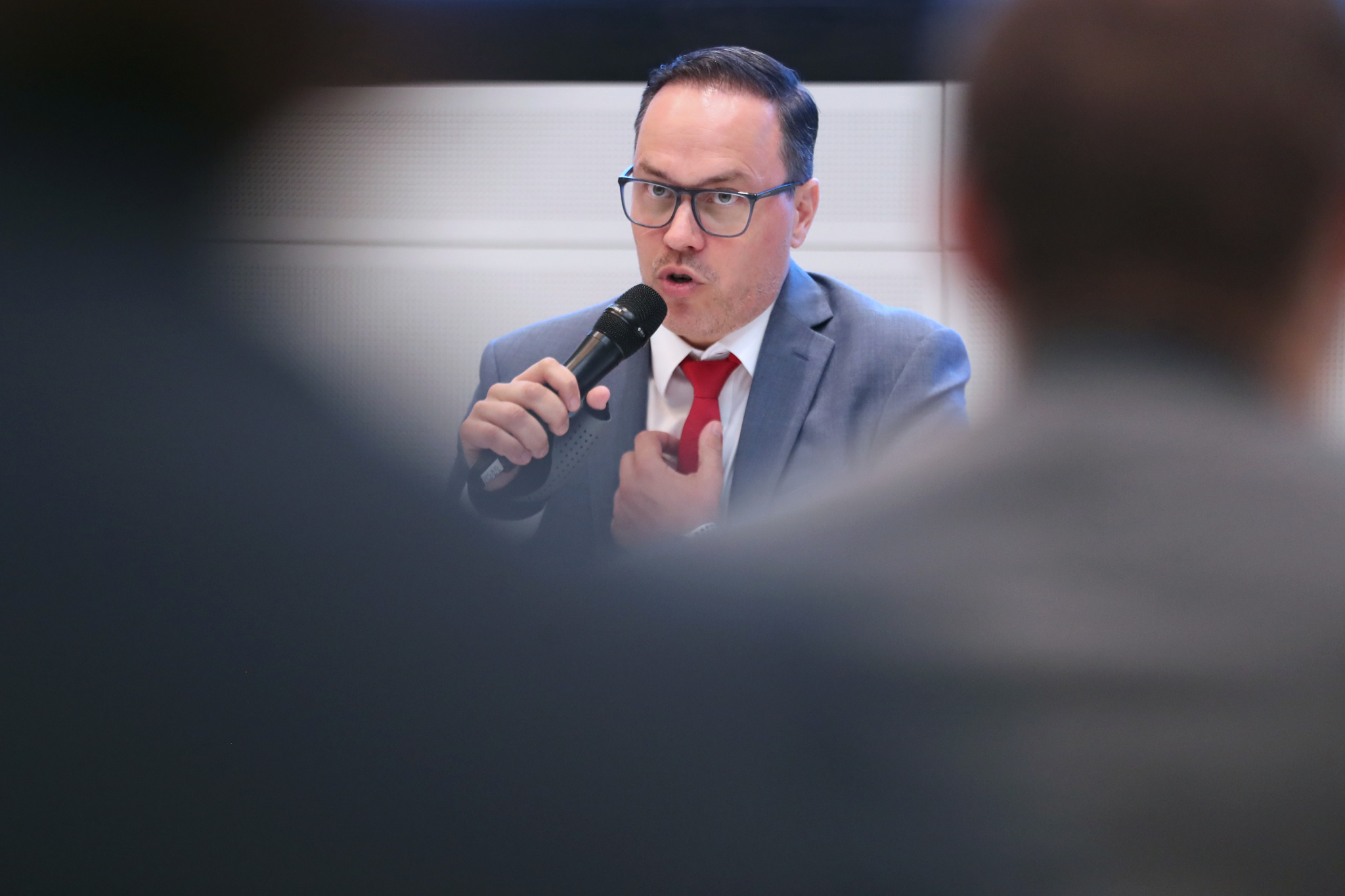 Rückzahlung von Corona-Zuschüssen: Wirtschaftsminister Panter gibt