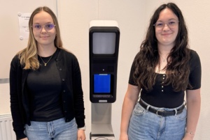 Foto: Laura Lebe und Charlotte Hofmann vom Einwohnermeldeamt - @ Stadtverwaltung Taucha