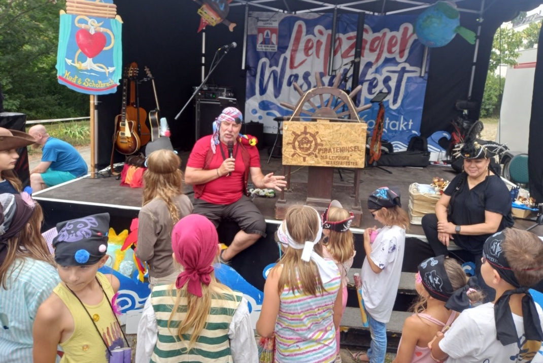 Piratenmodenschau im Stadtteilpark Plagwitz. Foto: Wasserstadt Leipzig e.V.