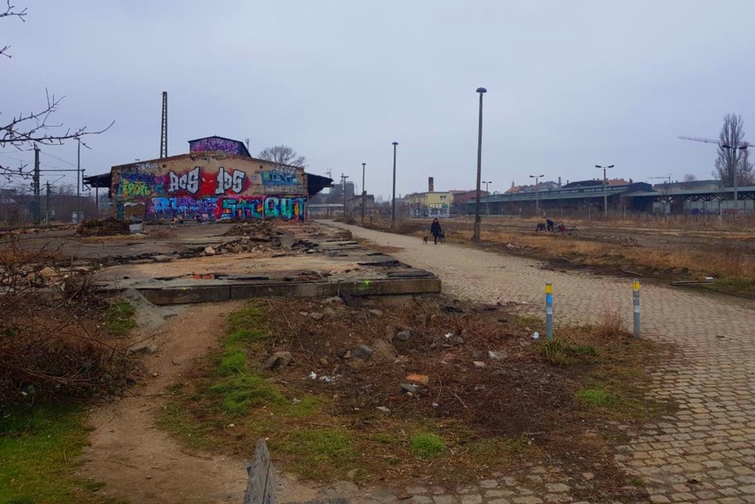 Im Gelände des künftigen Bürgerbahnhofs Plagwitz. Foto: Marko Hofmann