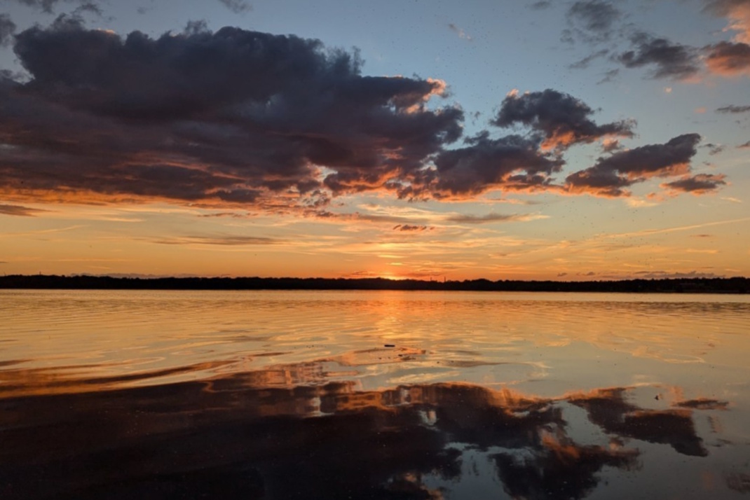 Sonnenuntergang am Cospudener See. Foto: Tom Richter