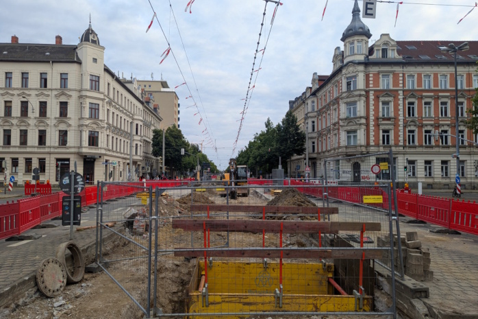 Baugrube an der Kreuzung Kurt-Eisner-Straße / Karl-Liebknecht-Straße. Foto: René Loch