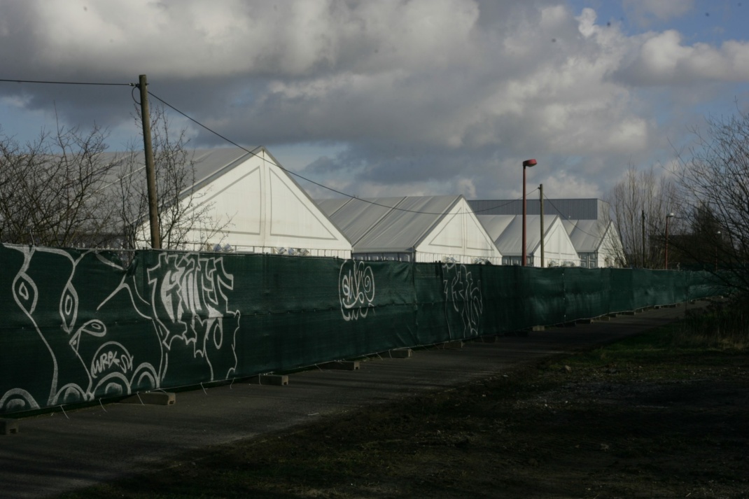 Notunterkünfte für Asylsuchende in der Nähe der Neuen Messe (Archivbild). Foto: Sebastian Beyer