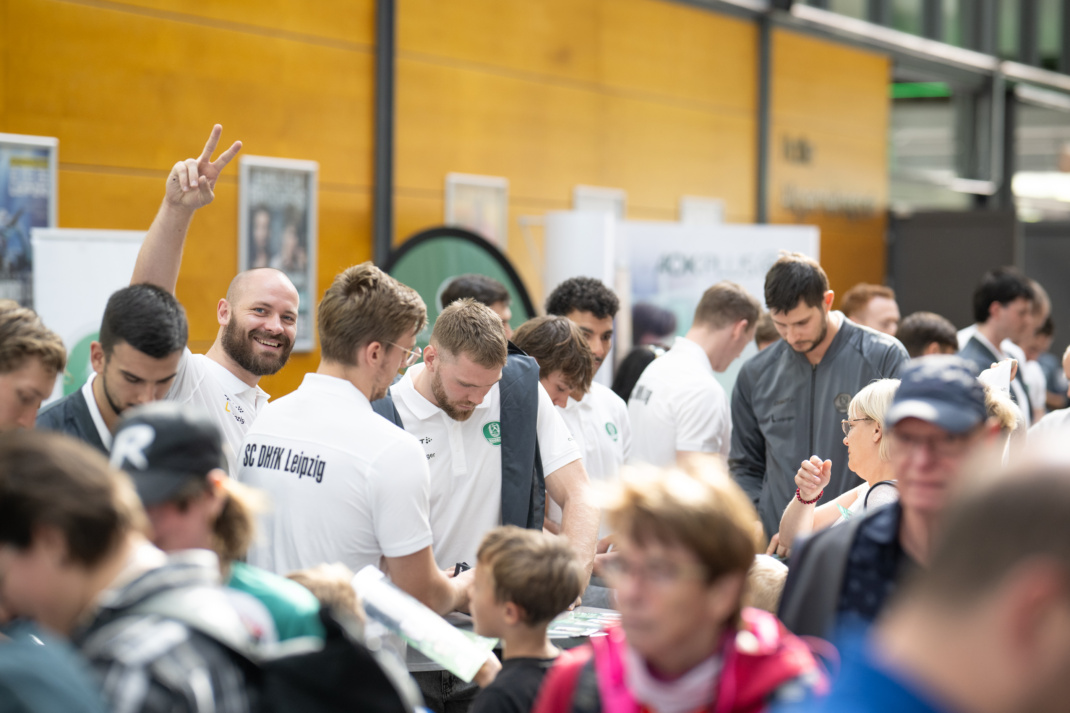 Autogrammstunde. Foto: Klaus Trotter
