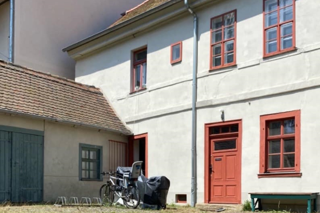 Der Hof der Lützner Straße 39.