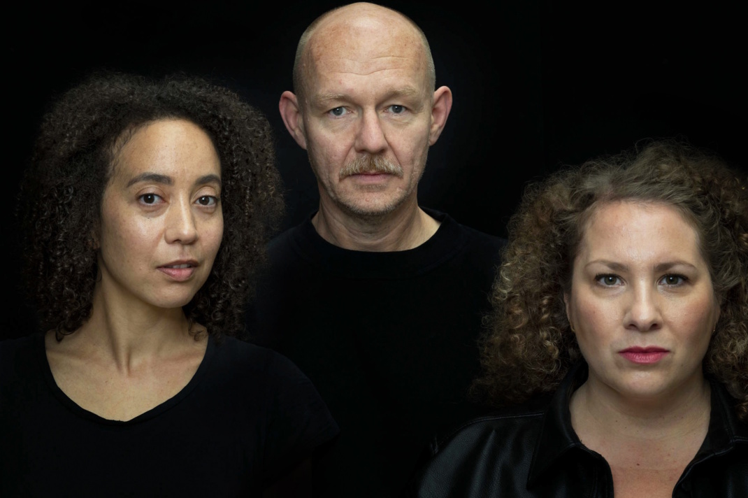 Spielen in „Der Sturm“: Larissa Aimée Breidbach, Markus Lerch, Teresa Schergaut. Foto: Rolf Arnold