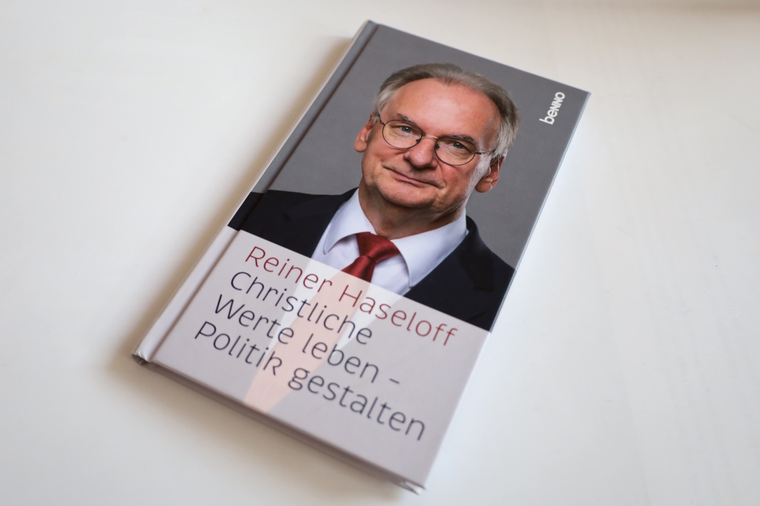 Reiner Haseloff: Christliche Werte leben - Politik gestalten. Foto: Ralf Julke