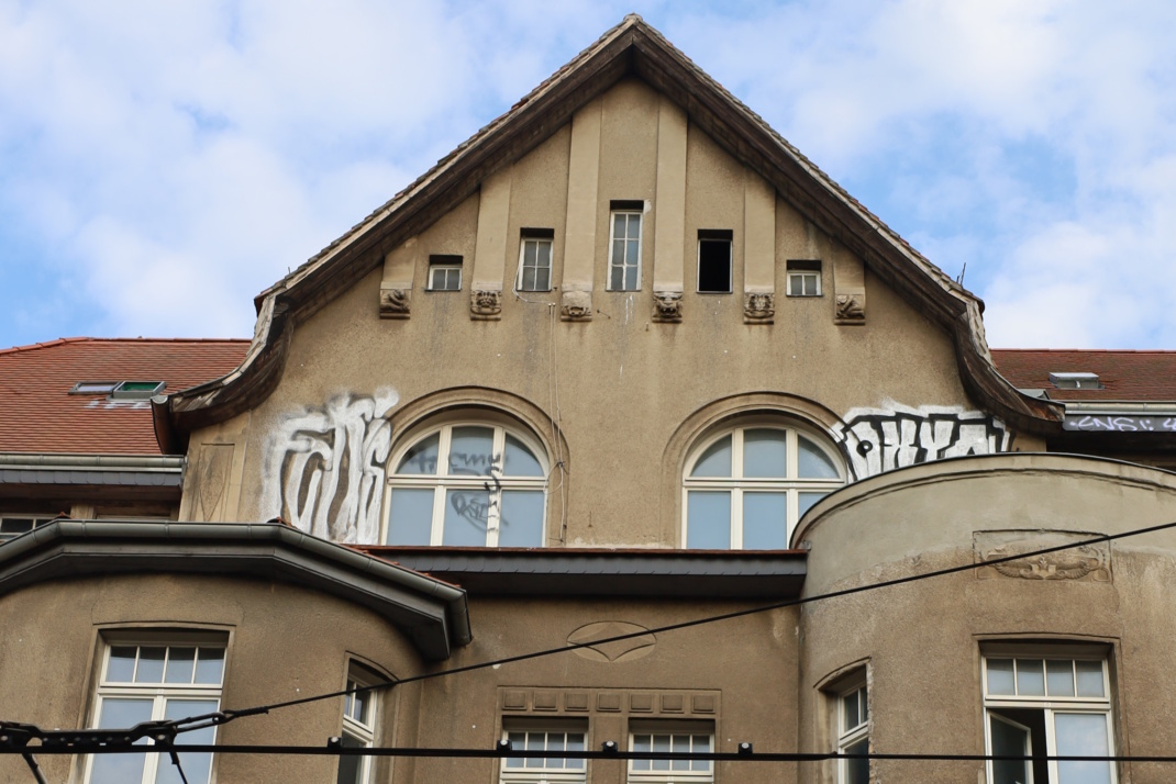 Haus mit Dachgiebel.