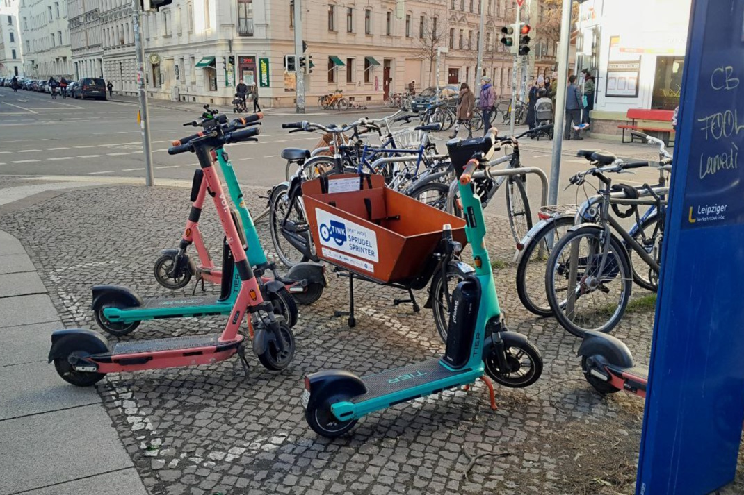 Lastenrad an einer Leipziger Mobilitätsstation.