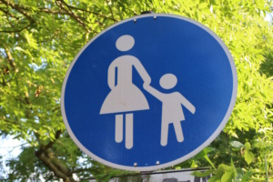 Gehwegschild.