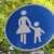 Gehwegschild.
