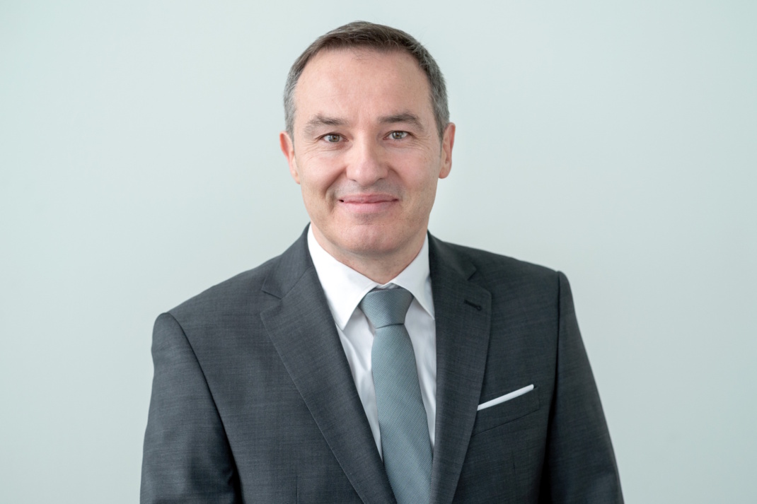 Generalmisikdirektor Ivan Repušić. Foto: Tom Schulze