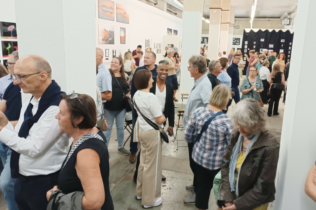 Menschen in Ausstellung.