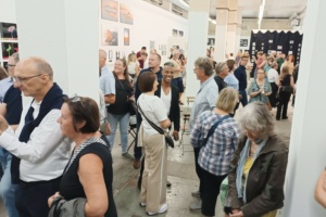 Menschen in Ausstellung.