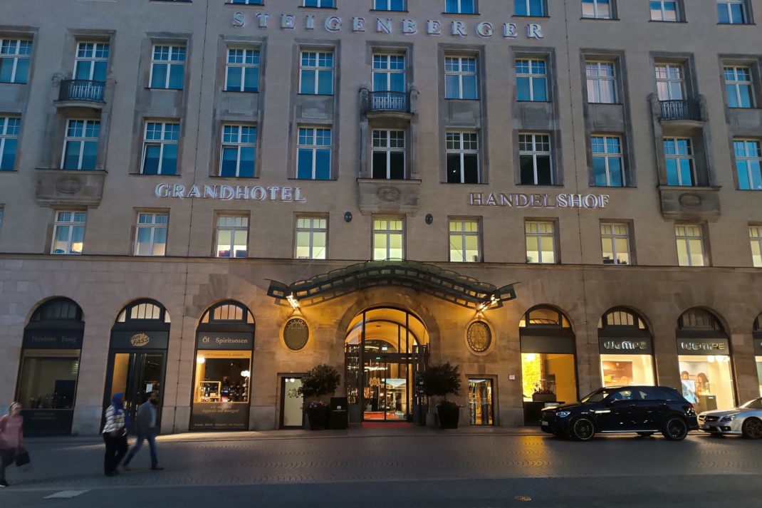 Fassade des Hotels Steigenberger.