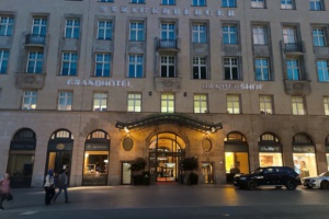 Fassade des Hotels Steigenberger.