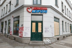 Der beschädigte Konsum am Morgen danach. Foto: Lucas Böhme