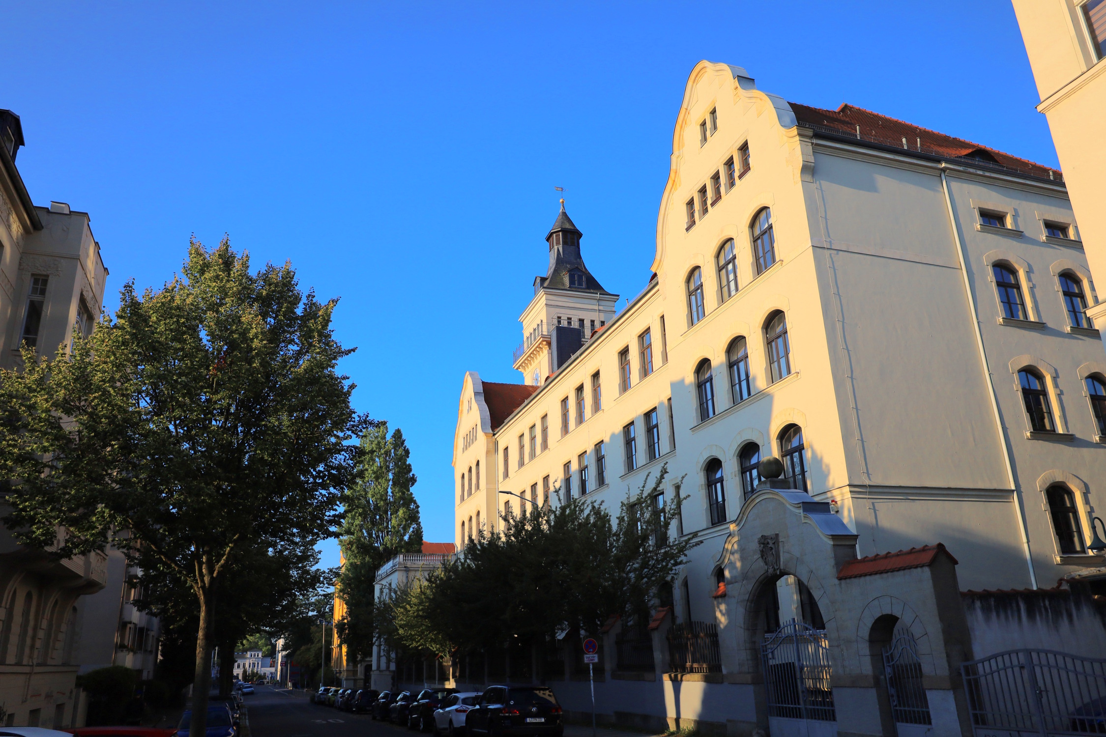 Die Schillerschule in Gohlis. Foto: Ralf Julke