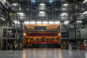 Blick von der Großen Bühne in den Zuschauersaal des Schauspiels Leipzig. Foto: Rolf Arnold