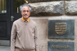 David Schneider-Addae-Mensah vor dem Amtsgericht.