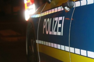 Polizeiaufschrift auf Autotür