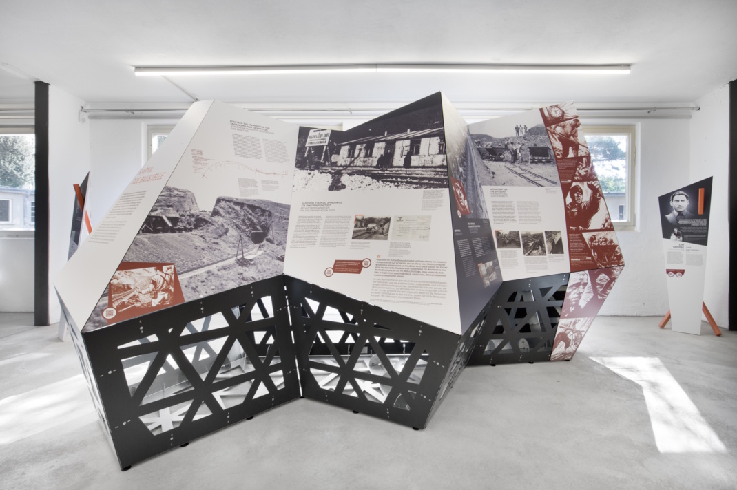 „Karya 1943. Zwangsarbeit und Holocaust“ – Blick in den Ausstellungraum. Foto: DZNSZA / Eric Müller