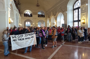 Kita-Protest am 24. September in der Wandelhalle des Neuen Rathauses. Foto: Steffen Peschel