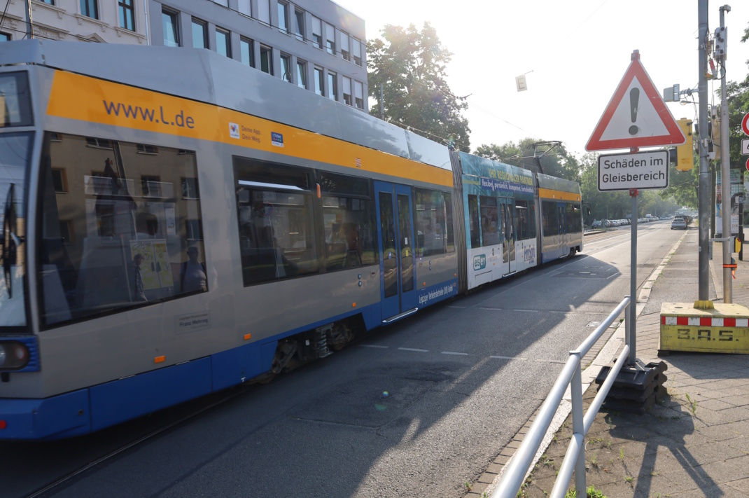 Straßenbahn in der Stötteritzer Straße.