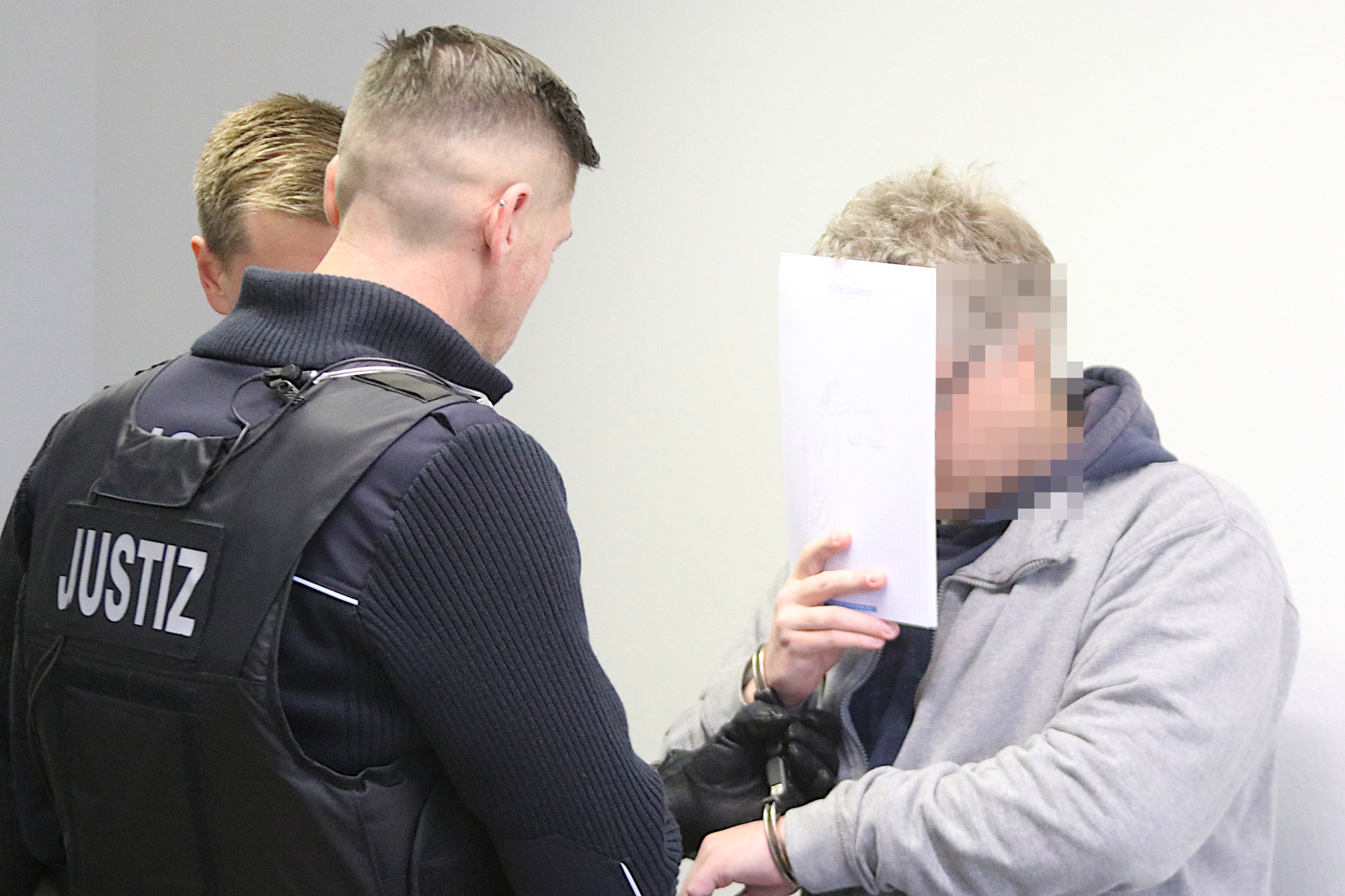 Spendensammlerin-berichtet-von-sexuellem-bergriff-in-Leipziger-Wohnung-Ich-hatte-schreckliche-Todesangst-