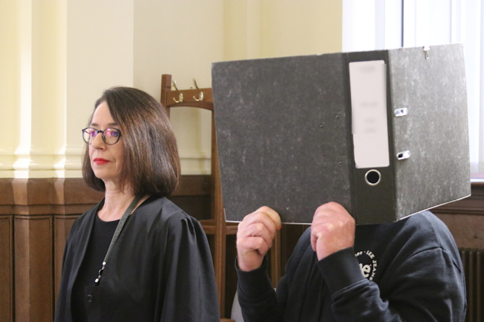 Prozess-unter-Ausschluss-der-ffentlichkeit-57-J-hriger-soll-Stieftochter-jahrelang-missbraucht-haben