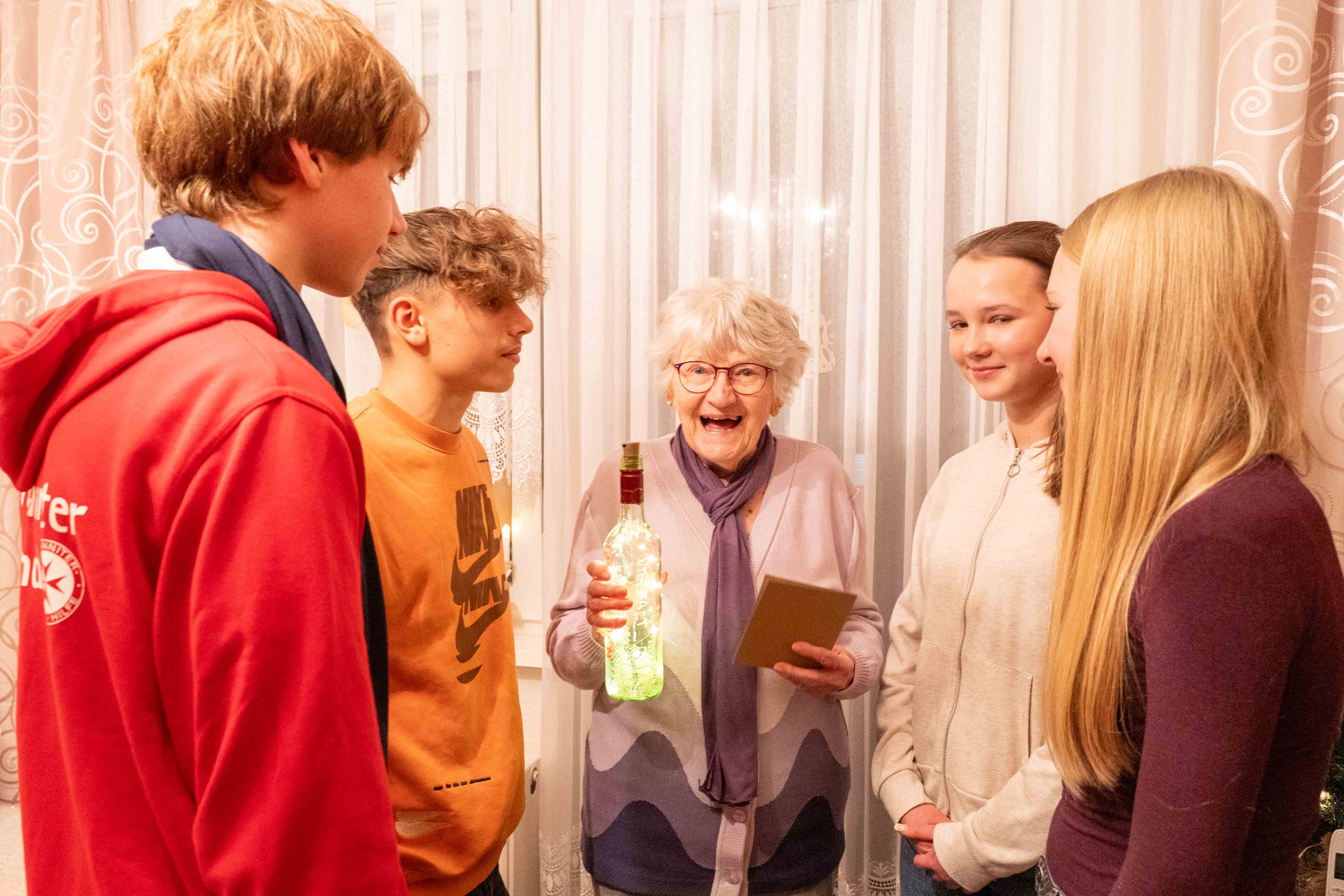 Johanniter-Jugend-verteilt-Post-gegen-Einsamkeit