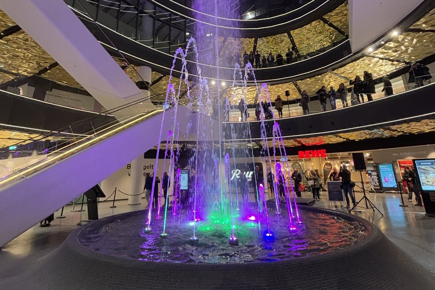 Springbrunnen-im-NEO-Leipzig-wieder-in-Betrieb