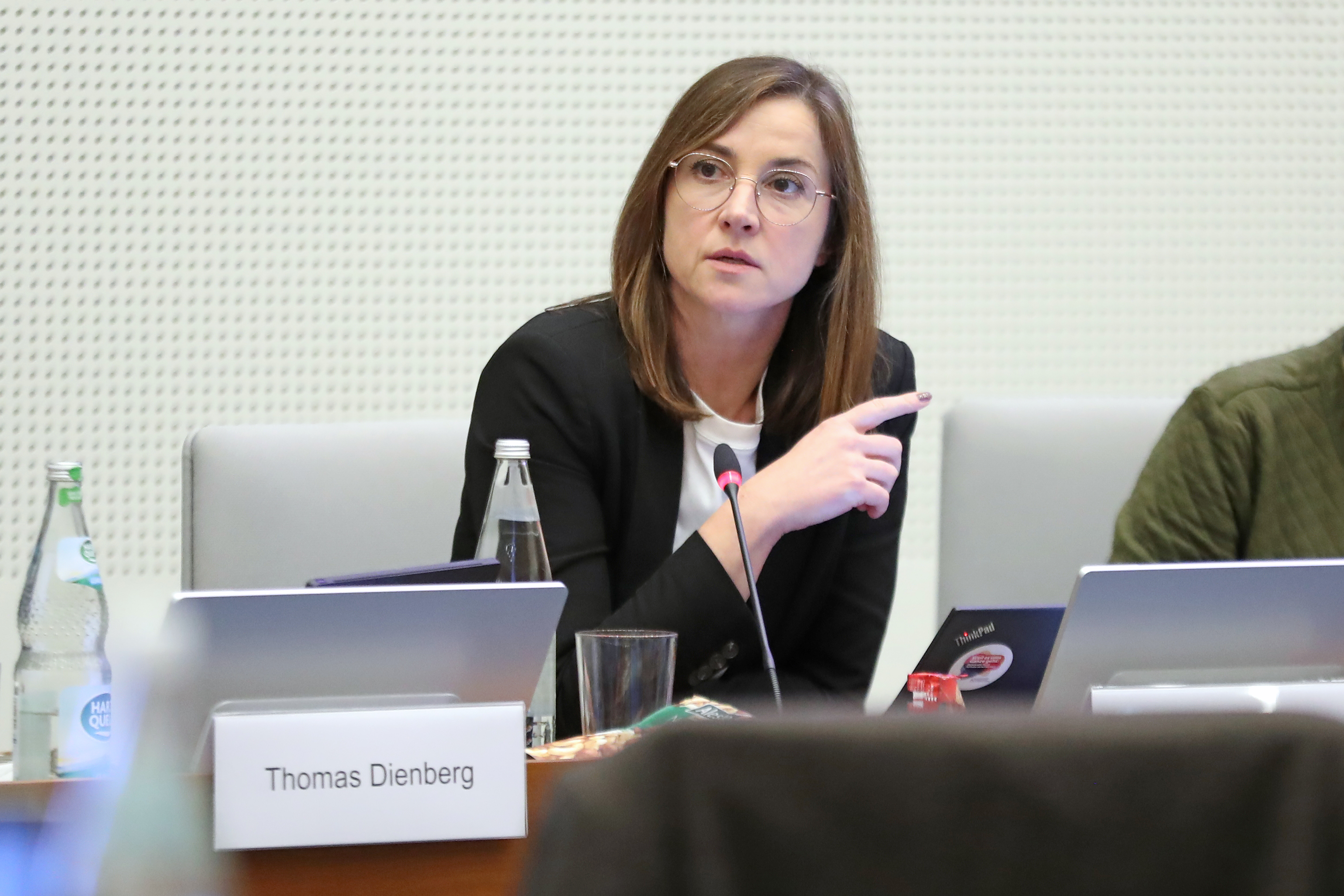 Frau Vicki Felthaus (Bündnis 90/Die Grünen), Beigeordnete für Jugend, Schule und Demokratie, im Leipziger Stadtrat am 26.11.2025. Foto: Jan Kaefer