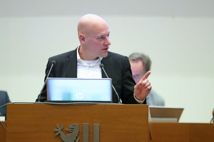 Der-Stadtrat-tagte-Gr-nes-Licht-f-r-die-Unterflurbeh-lter-Zeit-in-Leipzig-Video