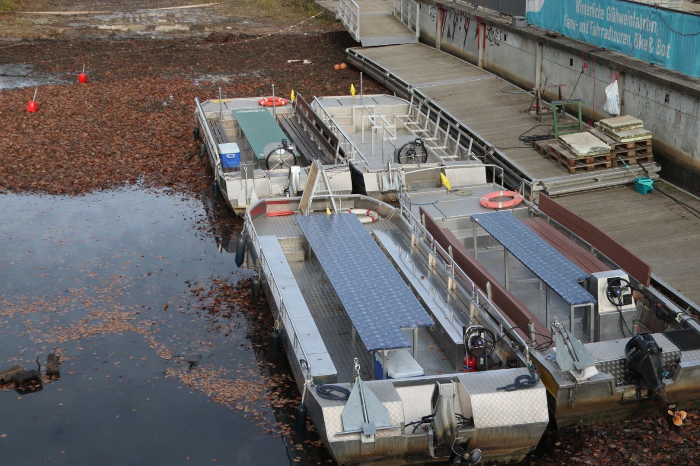 Abgesenkter Wasserstand im Elstermühlgraben. Foto: Lucas Böhme