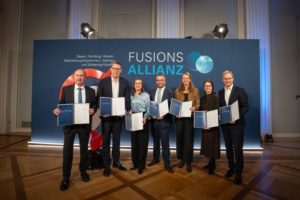 Gruppenfoto mit den Unterzeichnern der Länderallianz Fusionsforschung. Foto: Axel König / StMWK Bayern