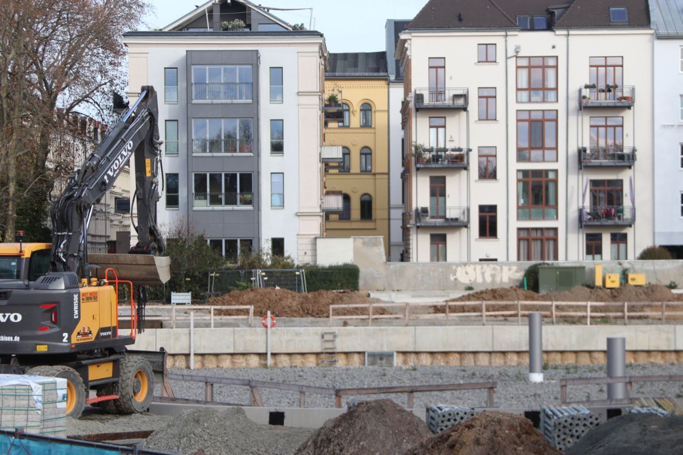 Die Barriere zwischen Hafenbecken und Elstermühlgraben wurde abgebaggert. Foto: Licas Böhme