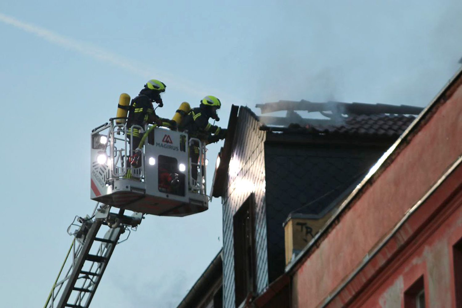 Freitag-der-12-Dezember-2025-Feuer-in-Connewitz-und-Altlindenau-Stadthafen-feiert-Richtfest-Zoo-t-tet-alle-Krauskopfpelikane