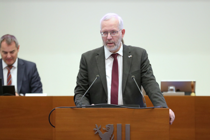 Der-Stadtrat-tagte-CDU-Fraktion-zieht-beim-Versuch-die-Schulbaustandards-zu-senken-die-Rei-leine