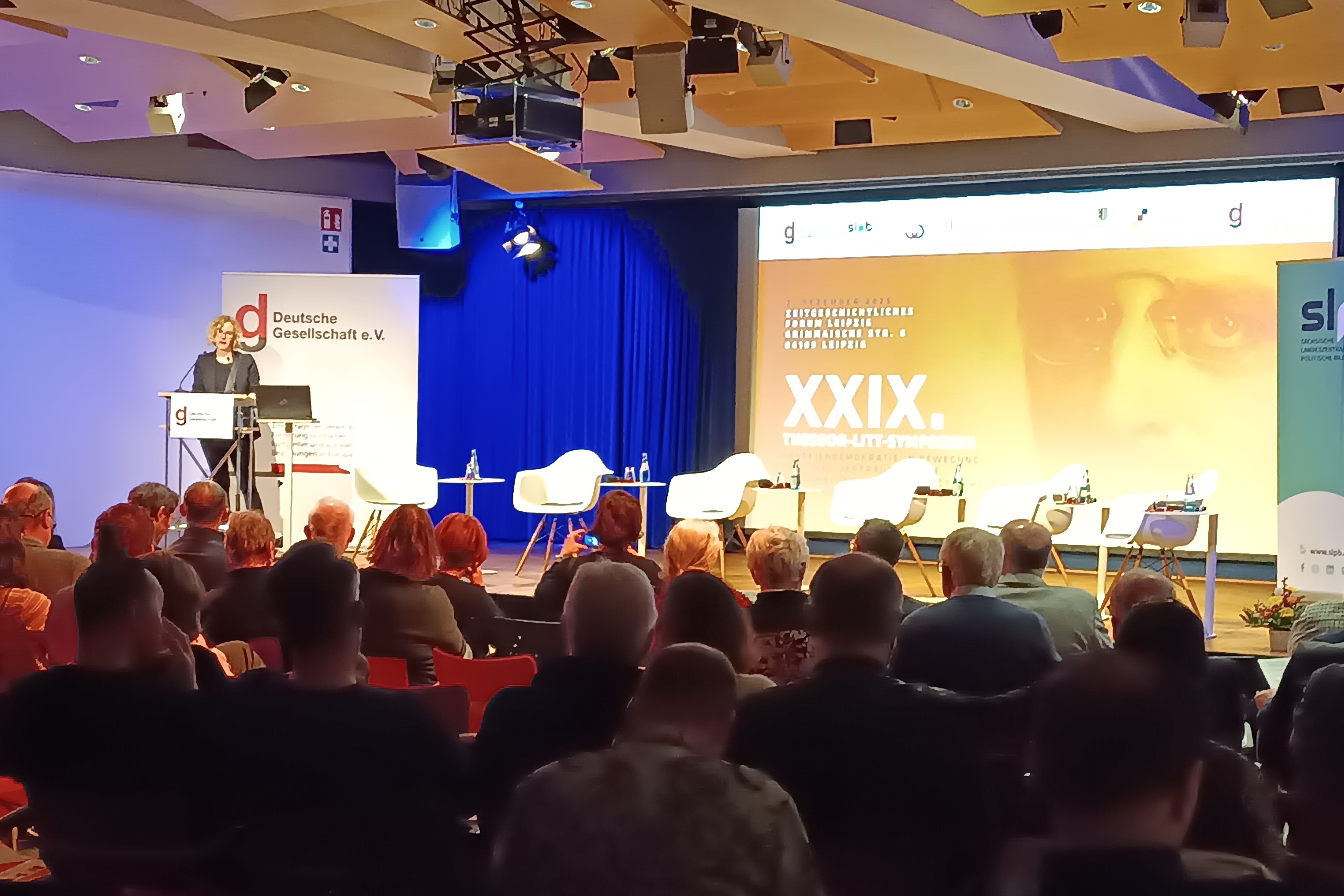 Ist-die-Parteiendemokratie-nur-in-Bewegung-oder-schon-in-Gefahr-Ein-Symposium-und-Kurzinterviews