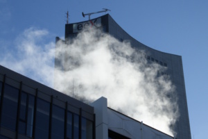 Dampfwolken überm Leipziger Uni-Campus..