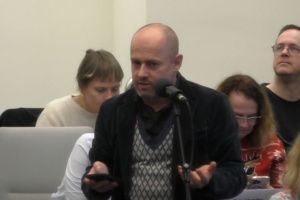 Dr. Tobias Peter, Fraktionsvorsitzender von Bündnis 90 / Die Grünen, in der Rastsversammlung vom 18. Dezember. Foto: Videostream, Screenshot LZ