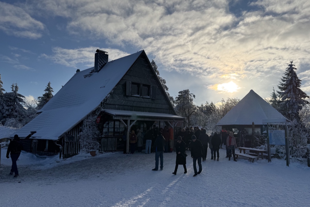 An der Bergbaude auf dem Kahleberg (905 Meter) bei Altenberg im Januar 2026. Foto: Frank Beutner