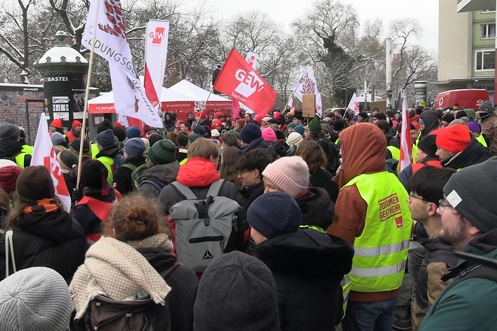 Warnstreik-an-der-Universit-t-Leipzig-Den-Druck-erh-hen-Video