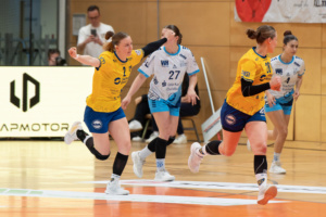 In Torlaune zeigten sich Toptorschützin Pauline Uhlmann und der Rest des HCL-Teams beim beeindruckenden Rekordsieg gegen den TuS Lintfort. © HCL